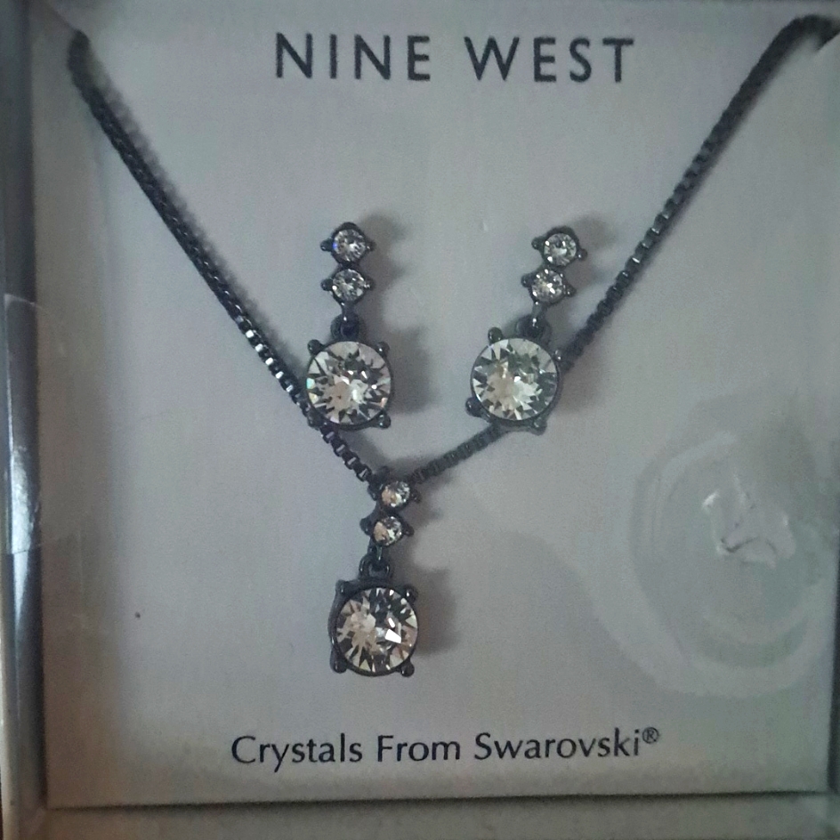 Nib Nine West Swarvoski Crystal Necklace & Earring Set